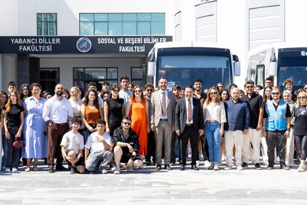 Yeni Üniversite Öğrencilerinin Oryantasyon Programına Katıldı