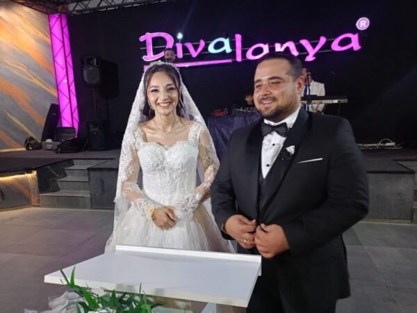 ALANYA’DA ZEYNEP VE BATUHAN ÇİFTİNİN MUTLU GÜNÜ