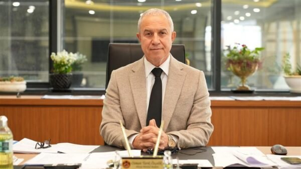 BAŞKAN ÖZÇELİK CUMHURİYET BAYRAMI’NI KUTLADI